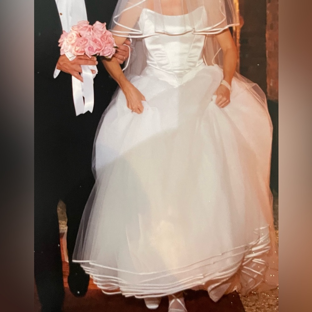 Satin and tulle wedding gown size 2-4